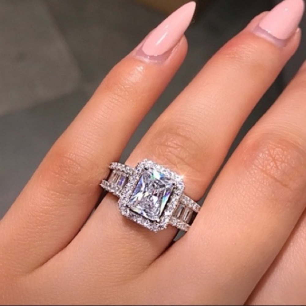 Eloquent & Exquisite 18K White Gold Filled in Stunning White Sapphire Ring 6-10